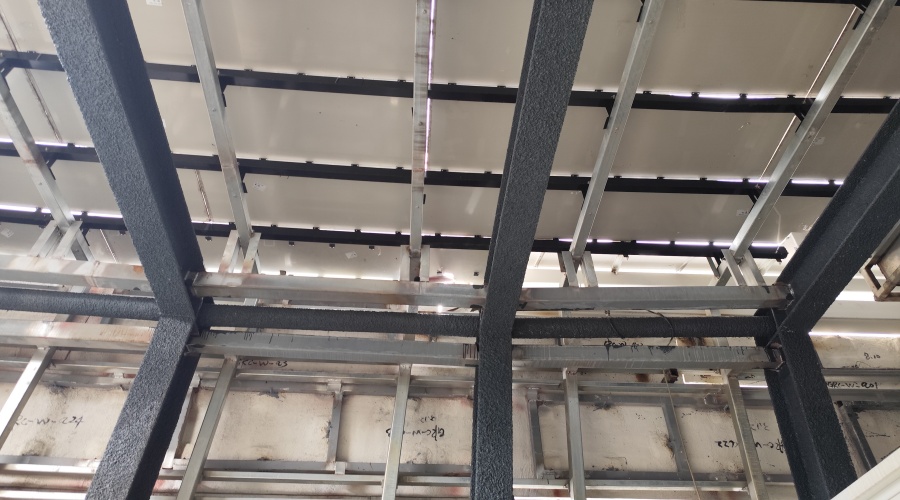 東莞大灣區(qū)大學(xué)GRC幕墻板火熱施工中 東莞大灣區(qū)大學(xué)GRC幕墻板火熱施工中